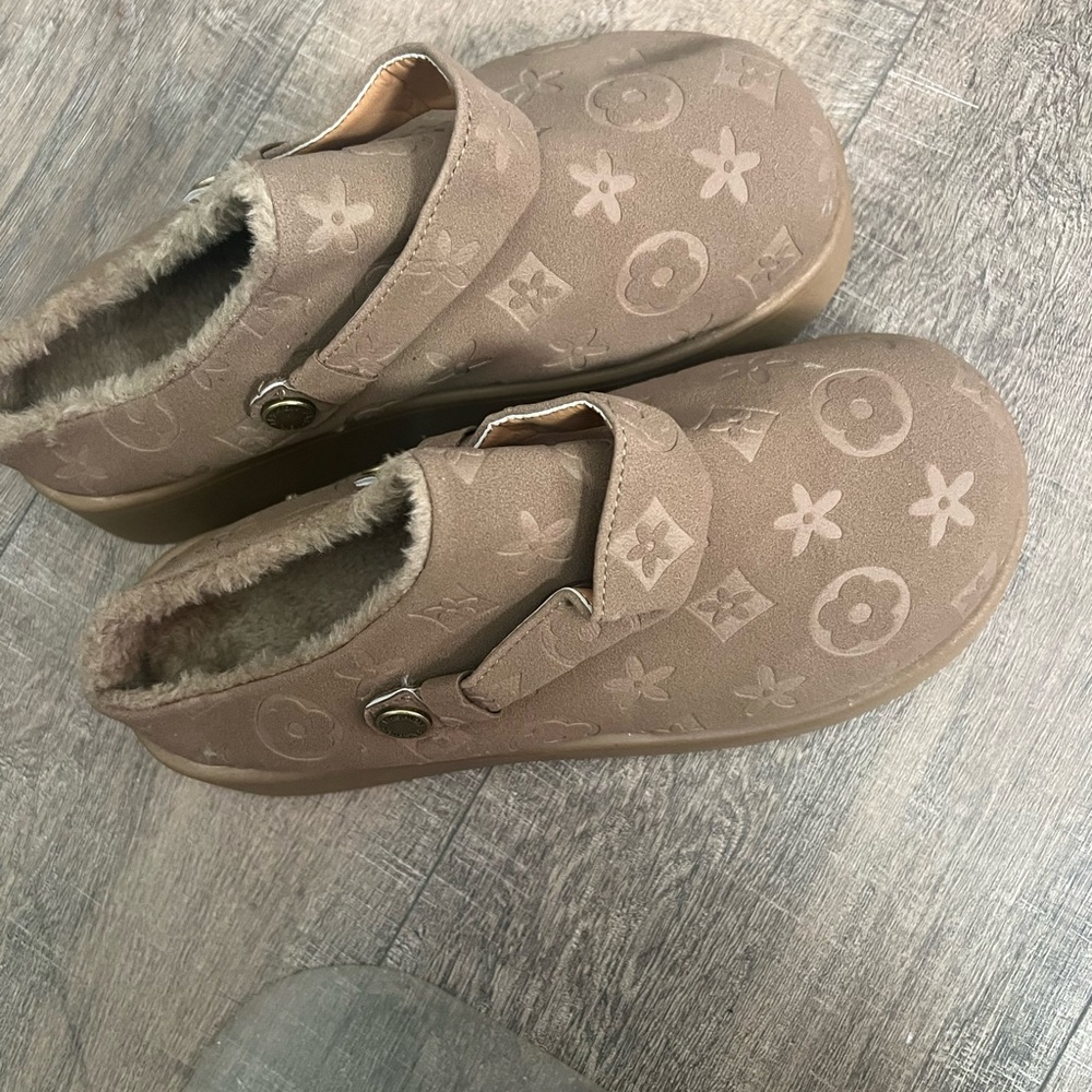 Monogrammed Tan Clogs with Fur Lining